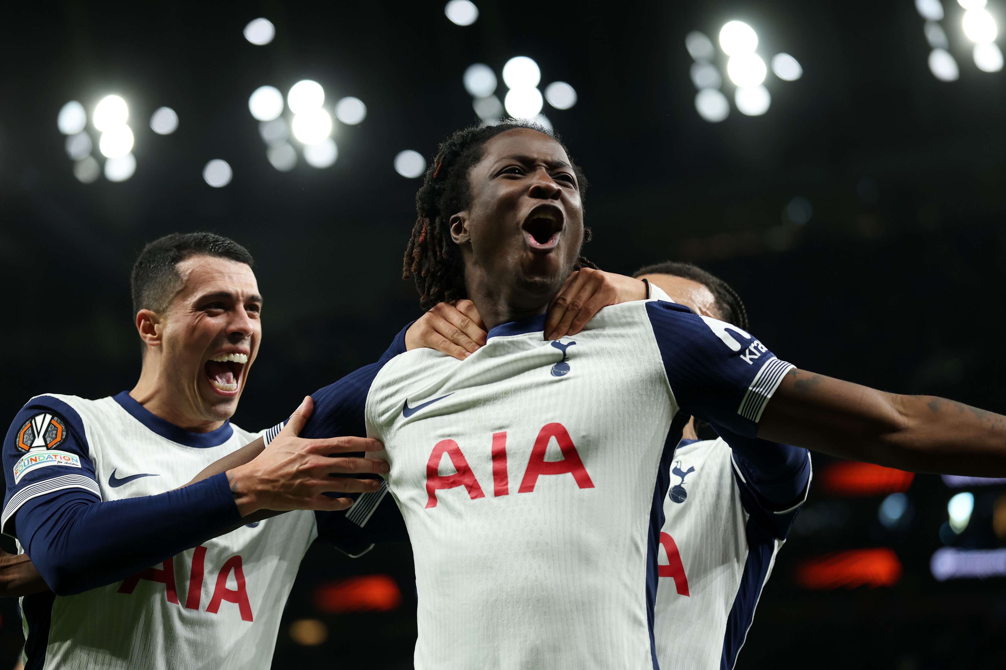 他们通过团 他们通过团